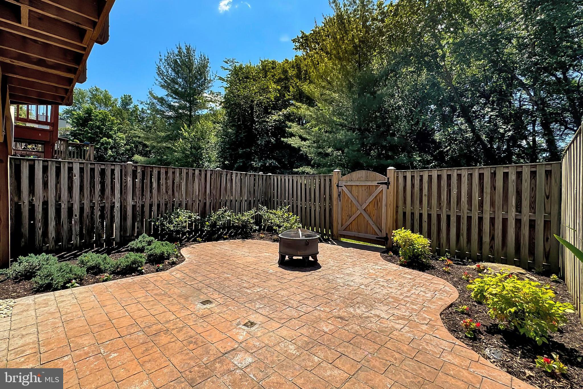 6495 ENGLISH IVY COURT