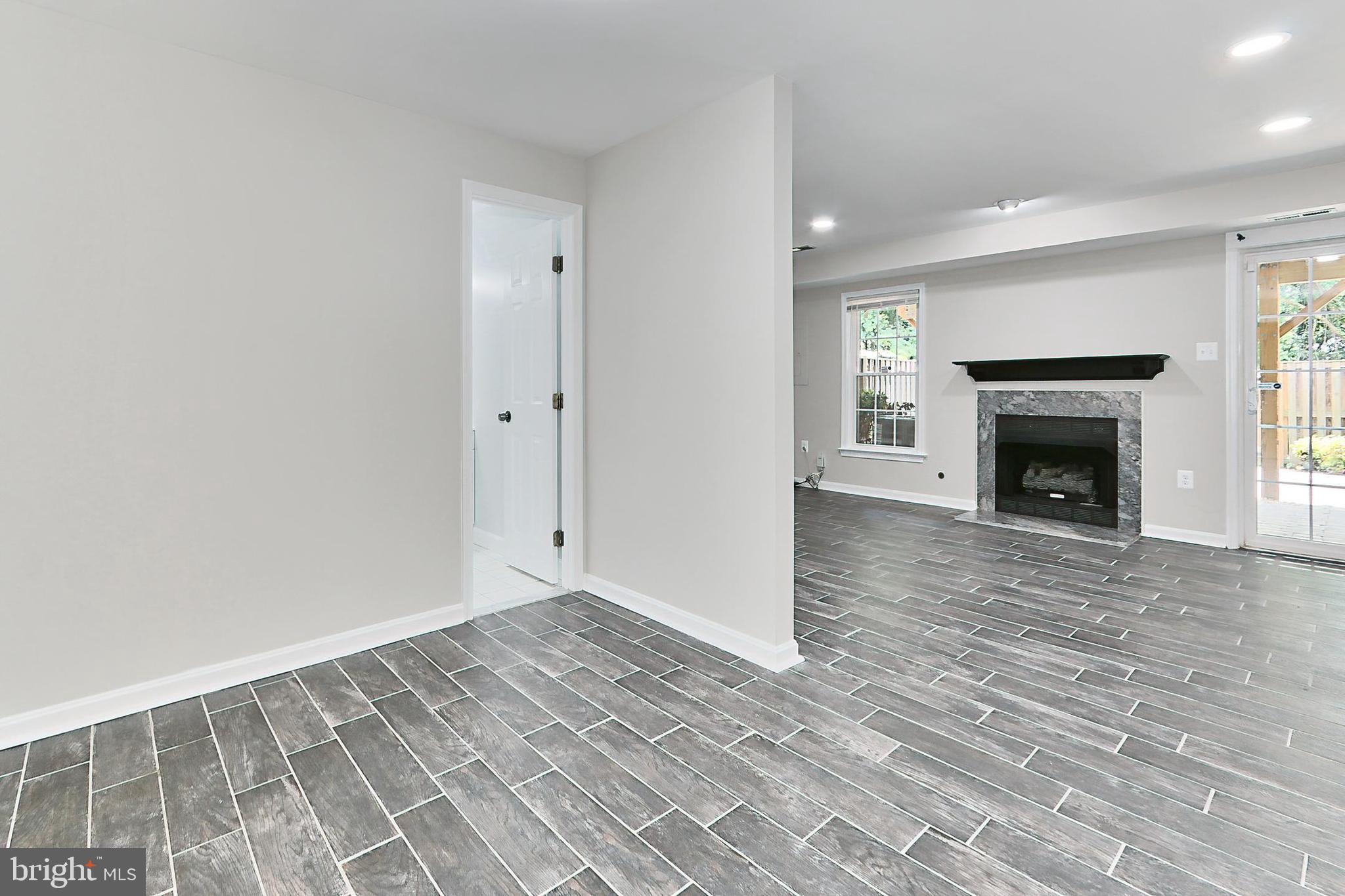 6495 ENGLISH IVY COURT