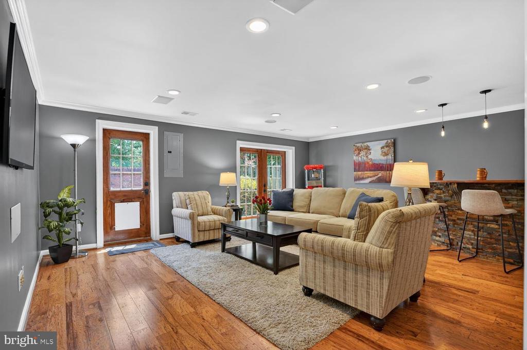 6020 WATERBURY COURT