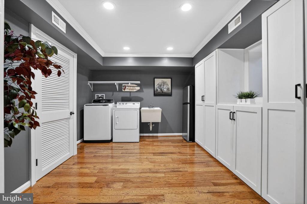 6020 WATERBURY COURT