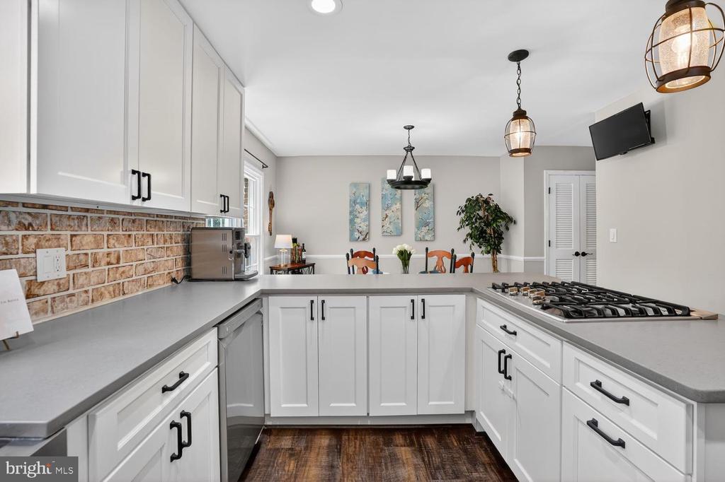 6020 WATERBURY COURT