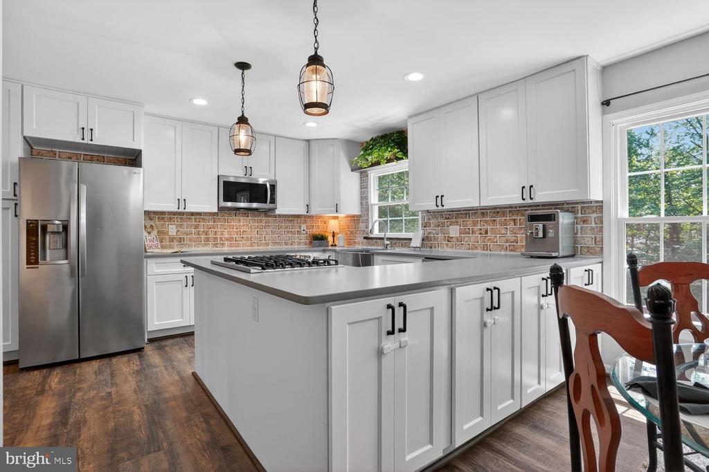 6020 WATERBURY COURT