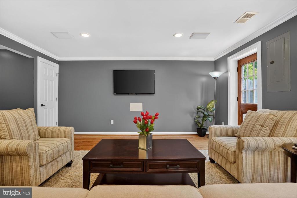 6020 WATERBURY COURT