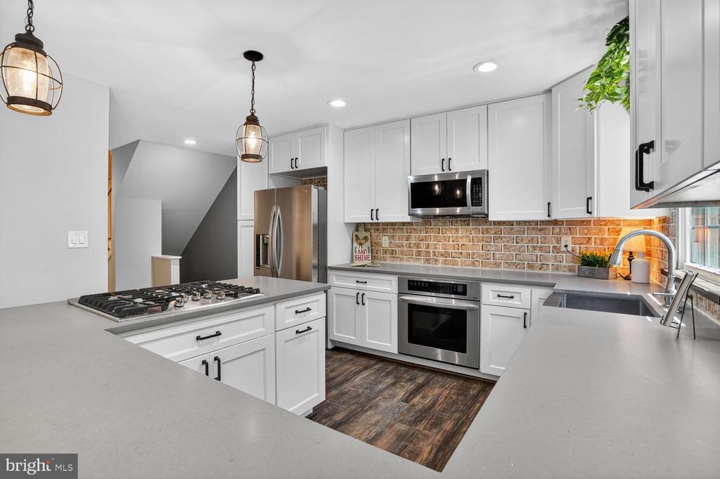 6020 WATERBURY COURT