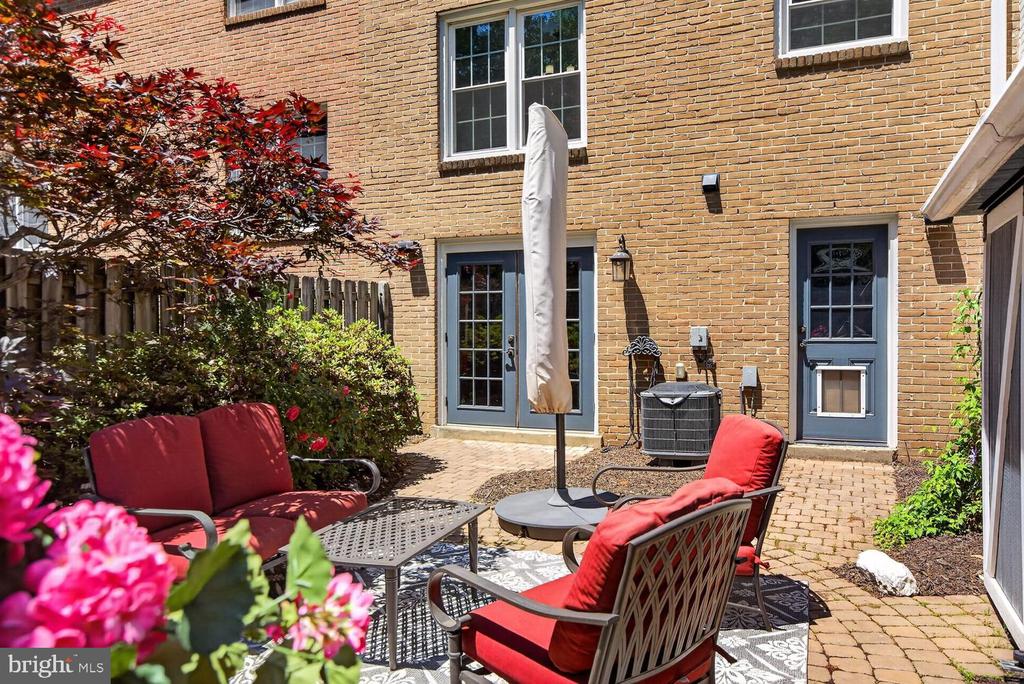6020 WATERBURY COURT