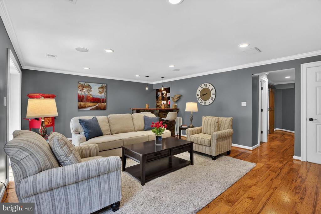 6020 WATERBURY COURT