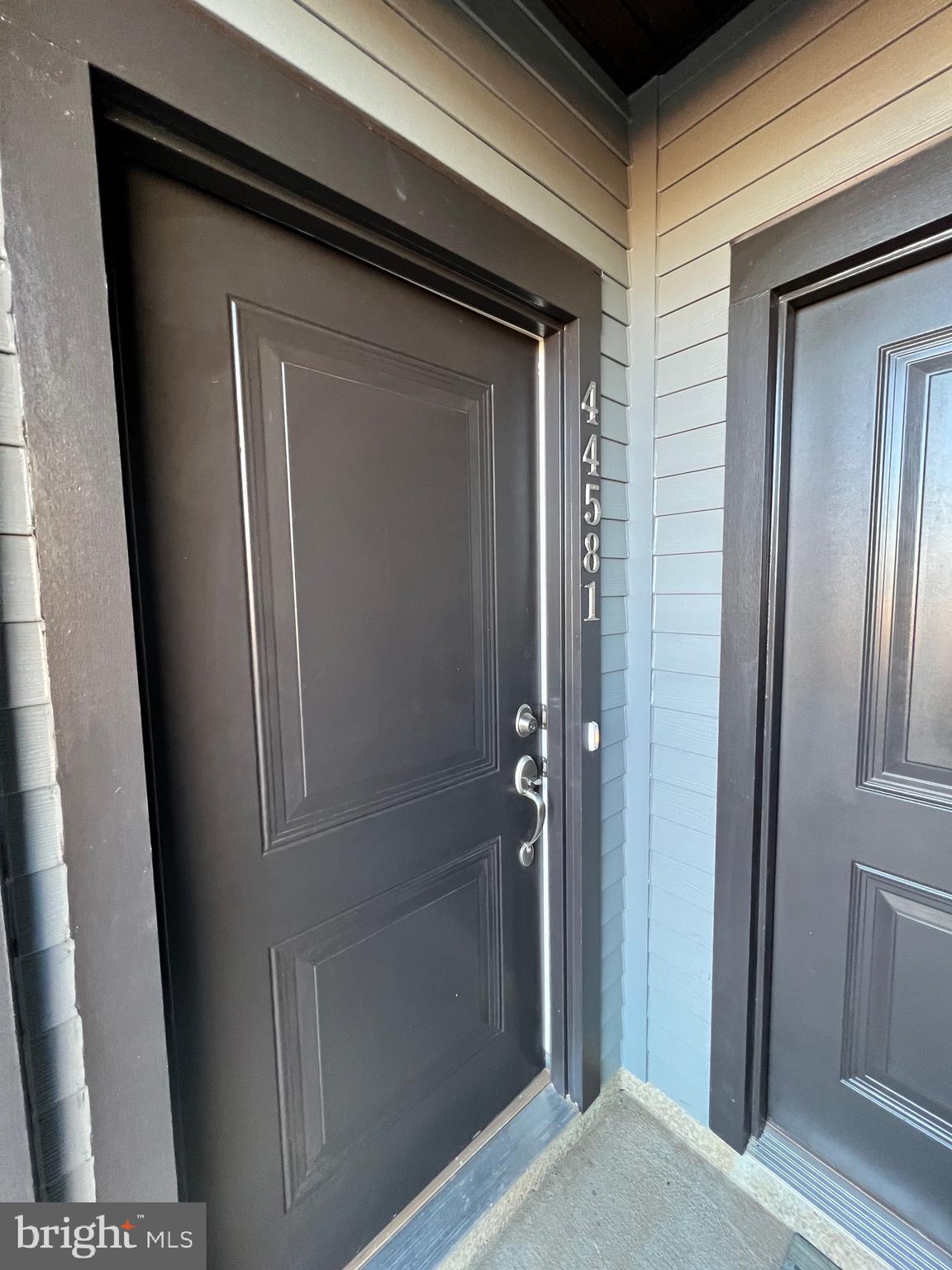 44581 WOLFHOUND SQUARE