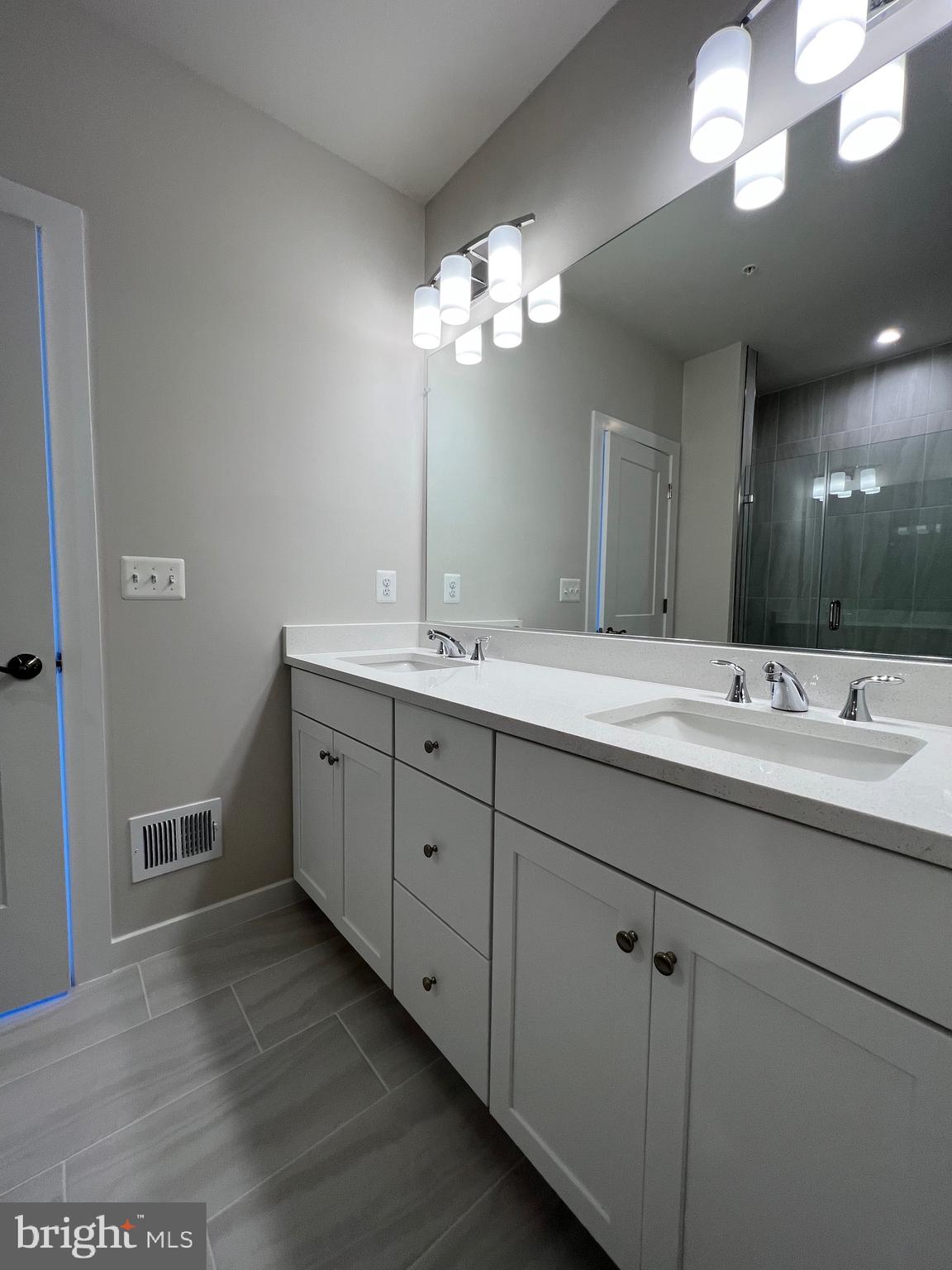 44581 WOLFHOUND SQUARE