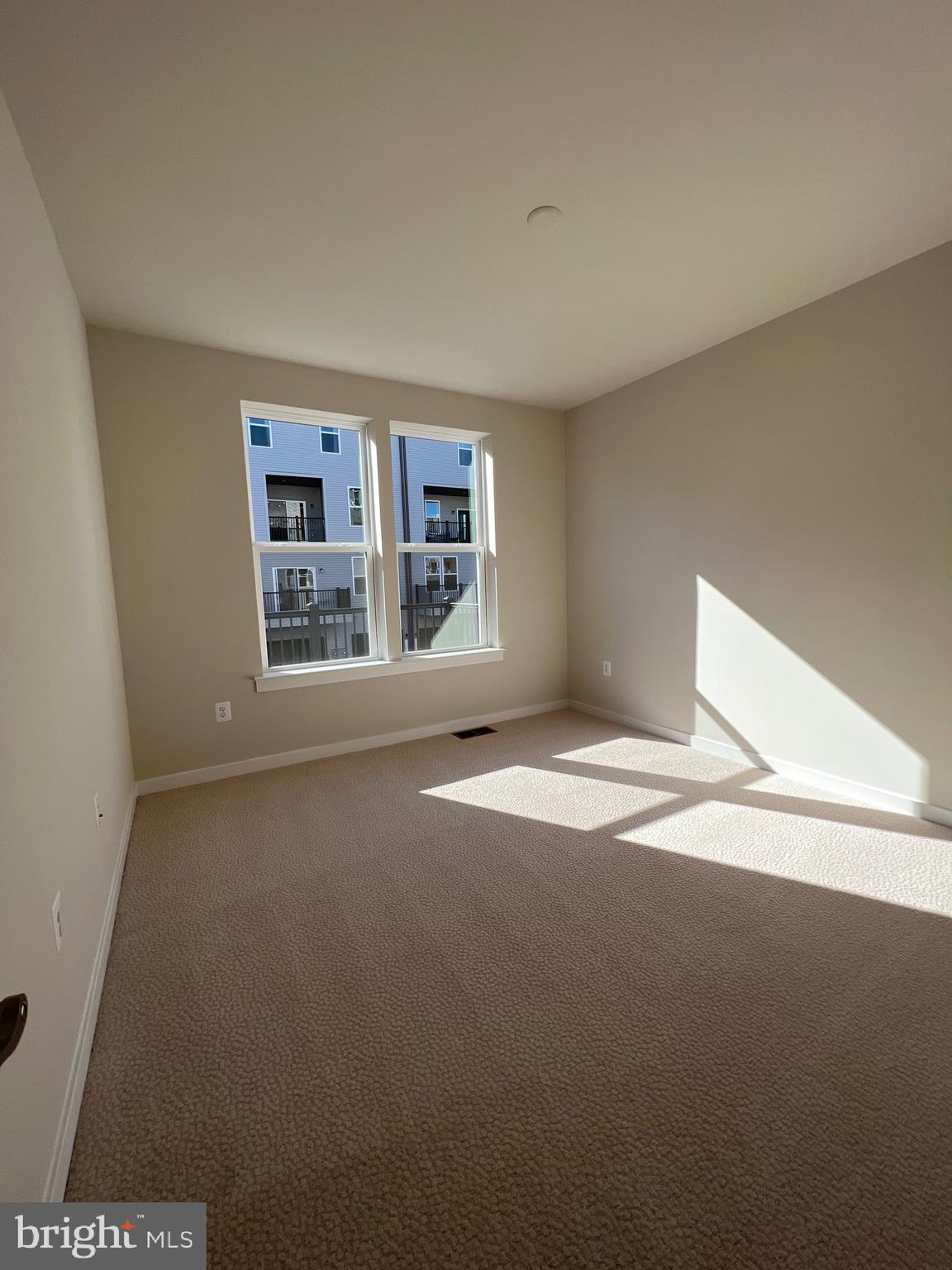 44581 WOLFHOUND SQUARE