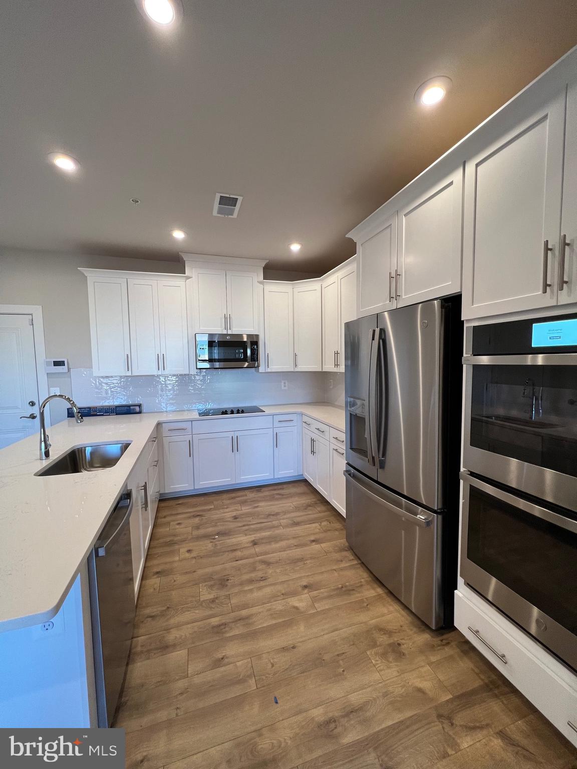 44581 WOLFHOUND SQUARE