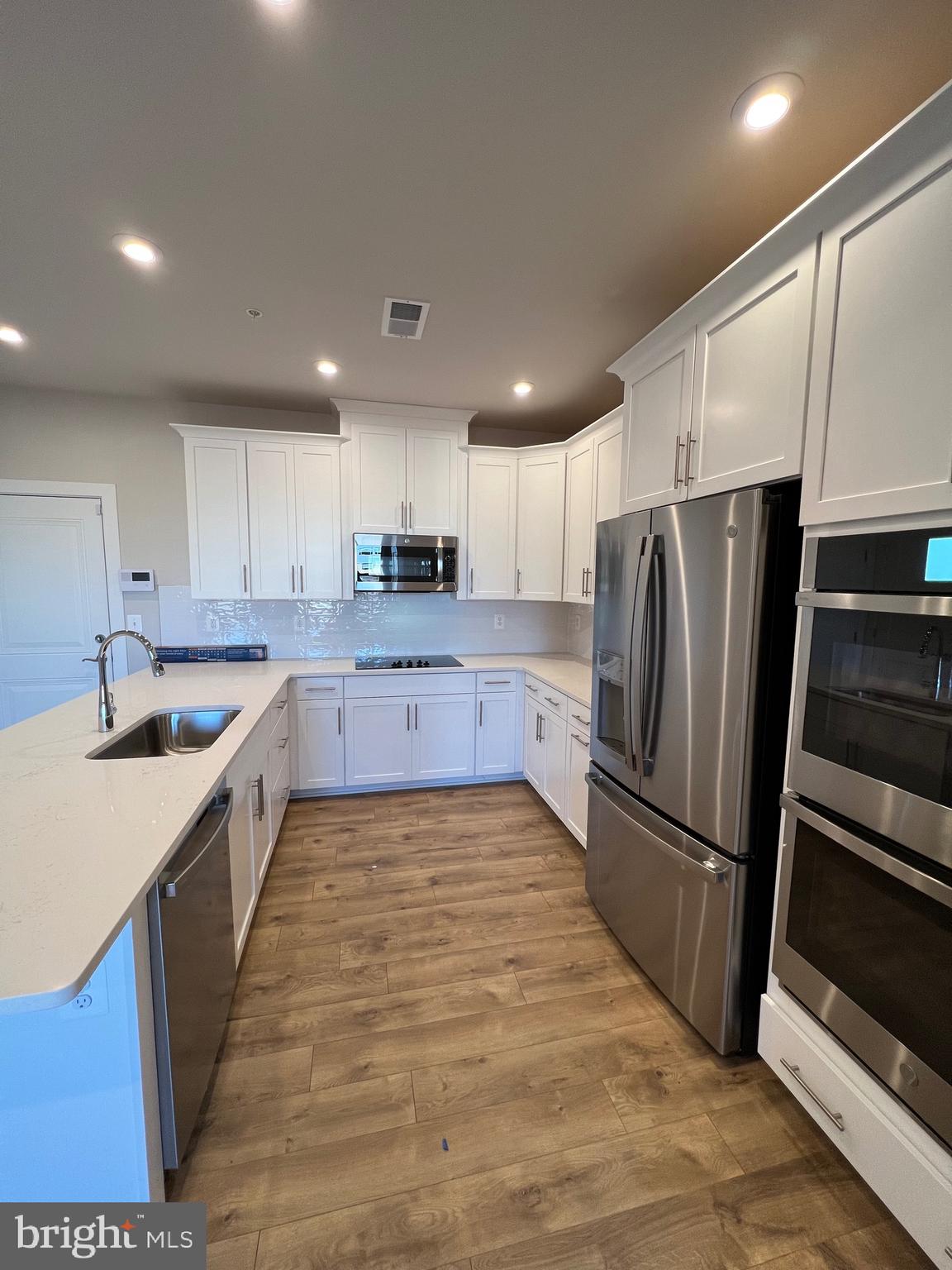 44581 WOLFHOUND SQUARE