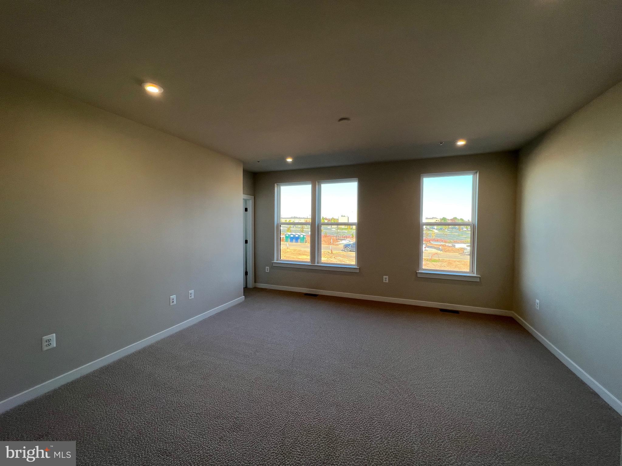 44581 WOLFHOUND SQUARE