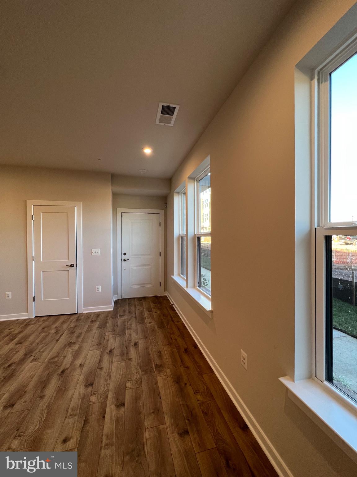 44581 WOLFHOUND SQUARE