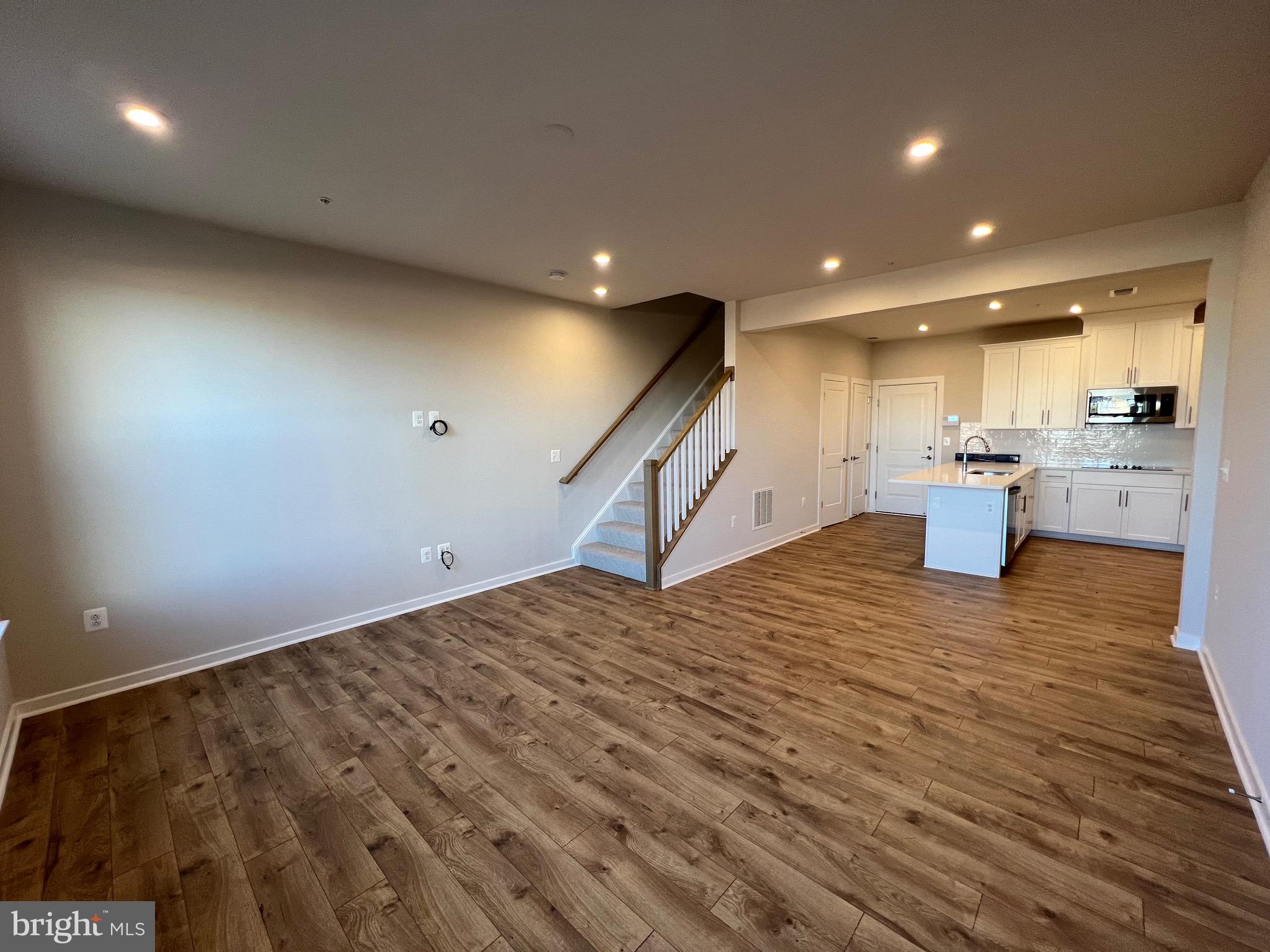 44581 WOLFHOUND SQUARE