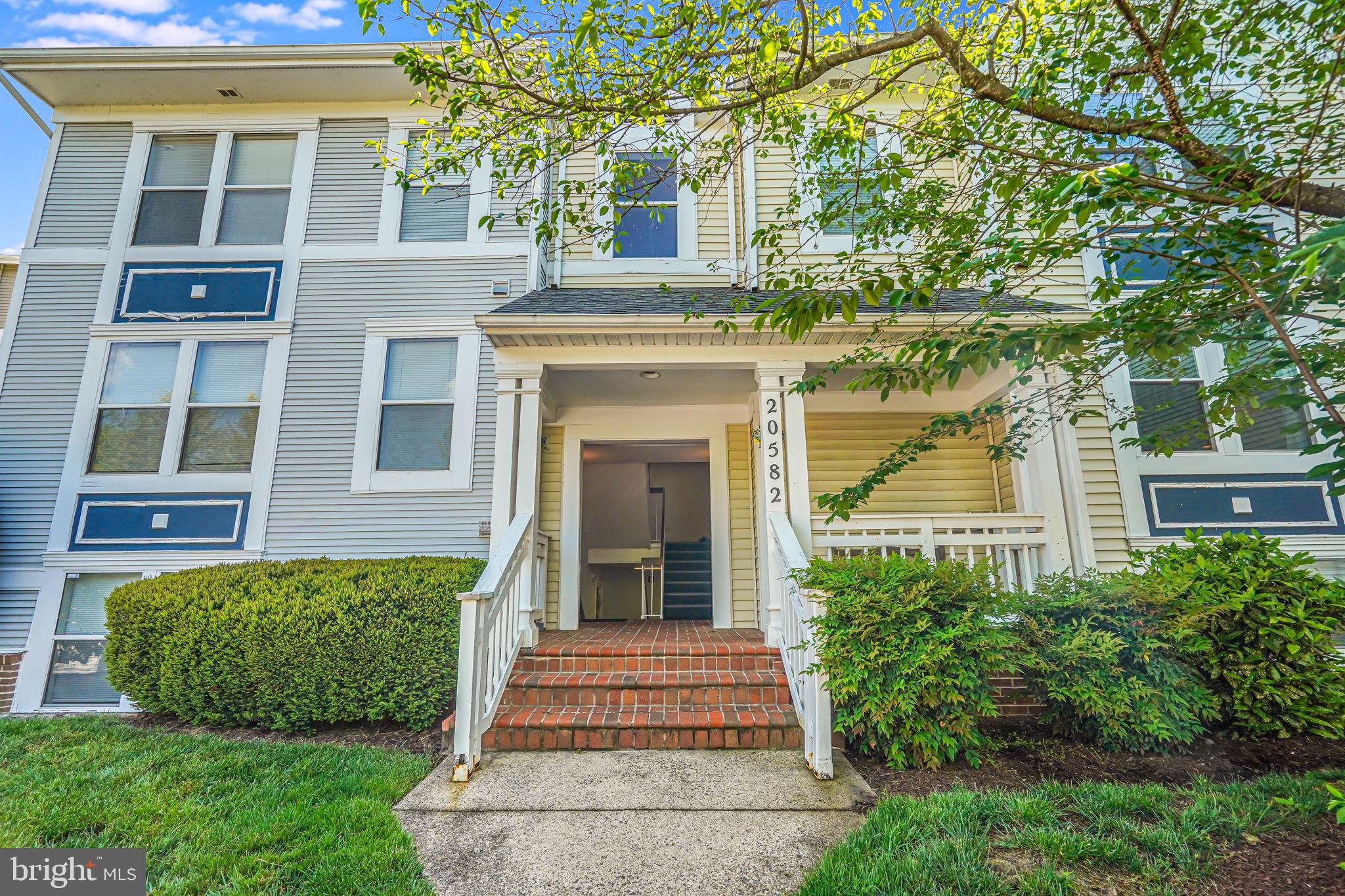 20582 SNOWSHOE SQUARE 202