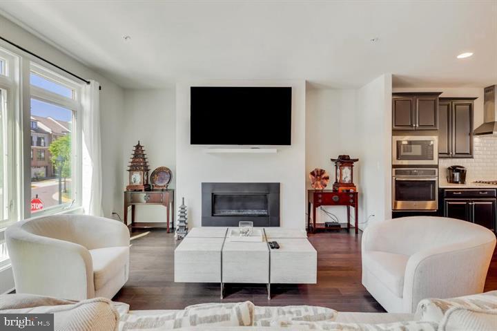 1802 YELLOW GARNET TERRACE SE