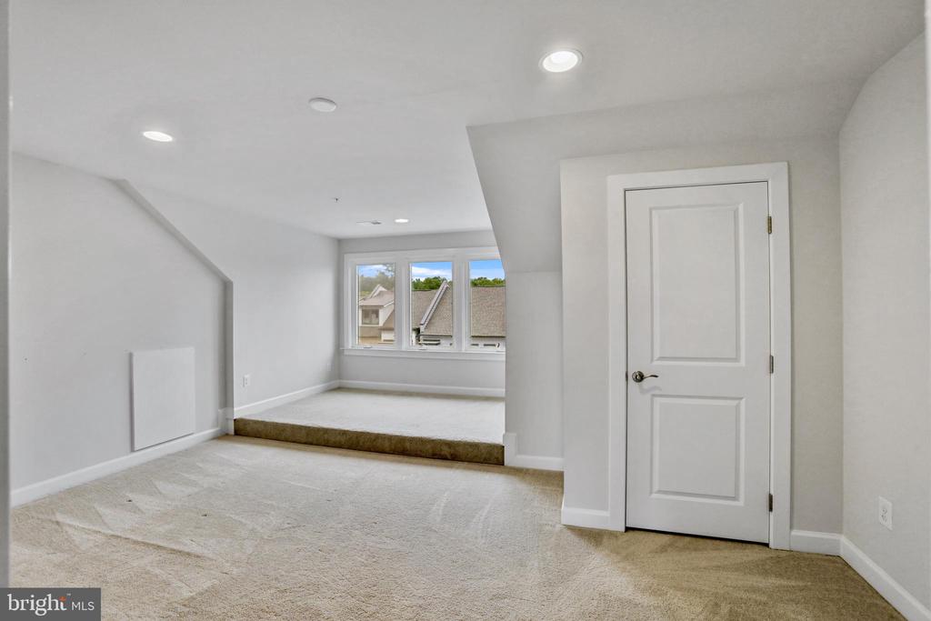 1802 YELLOW GARNET TERRACE SE
