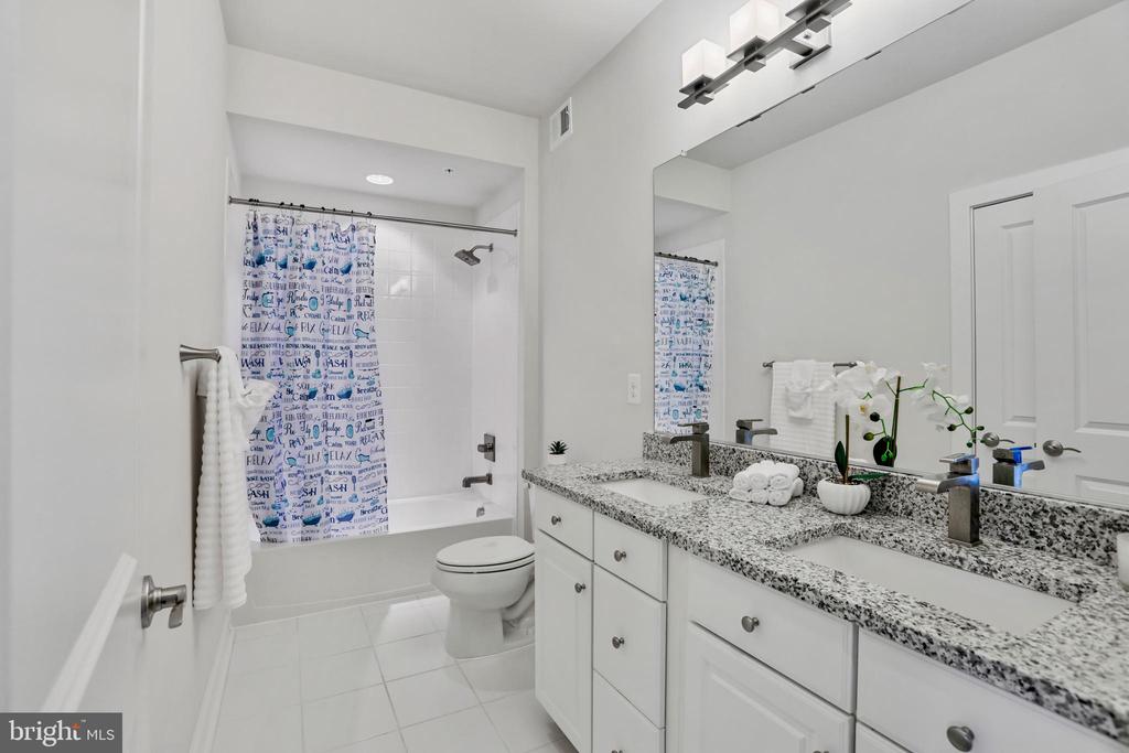1802 YELLOW GARNET TERRACE SE