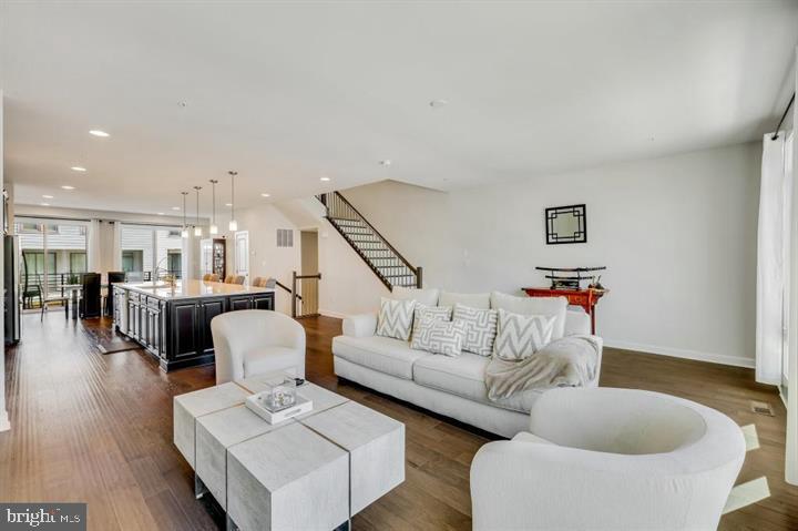 1802 YELLOW GARNET TERRACE SE