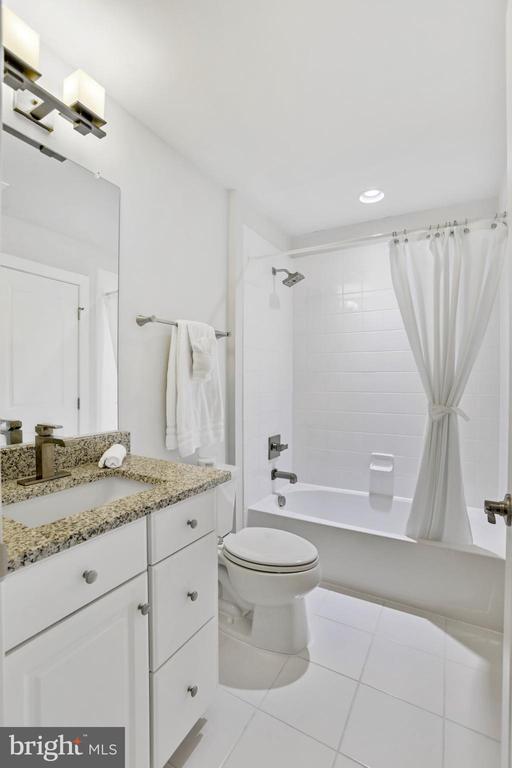 1802 YELLOW GARNET TERRACE SE