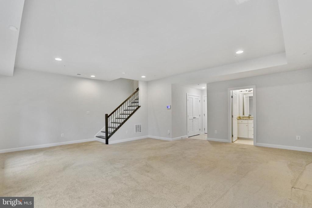 1802 YELLOW GARNET TERRACE SE