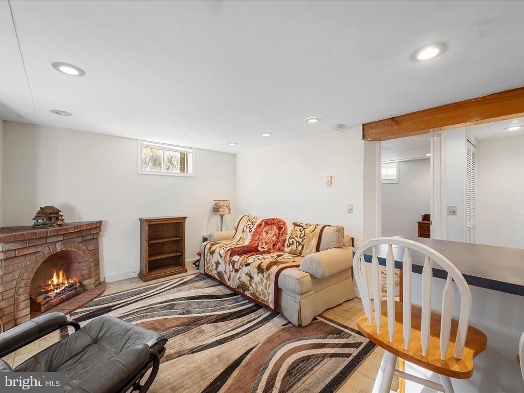 414 MADISON COURT SE