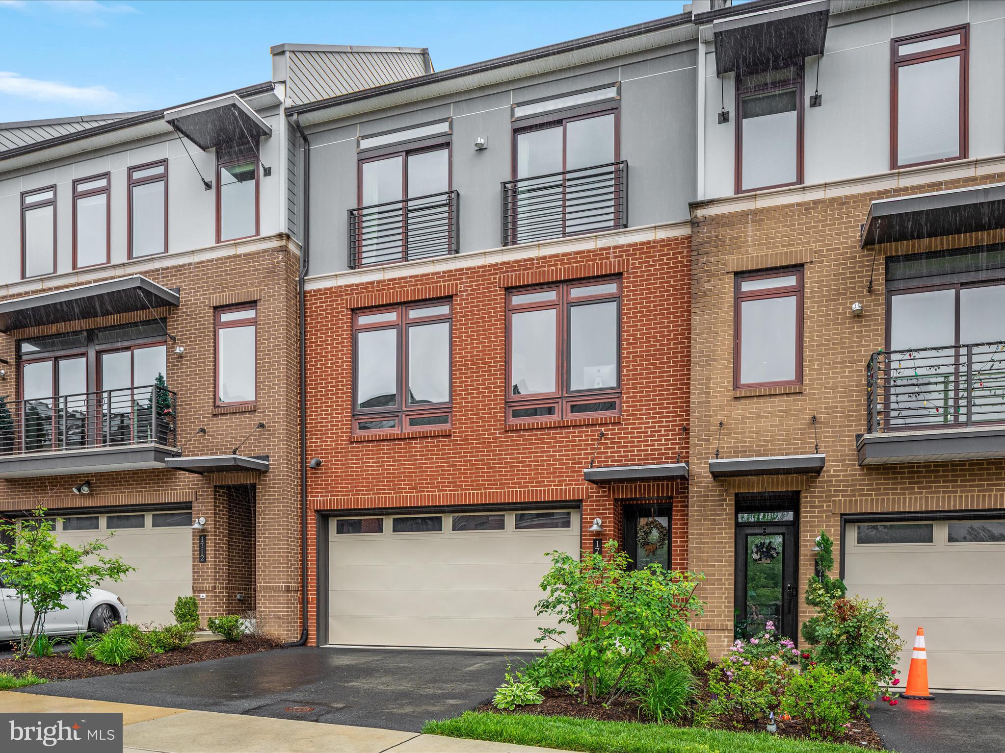 1714 GRAY SHALE TERRACE SE