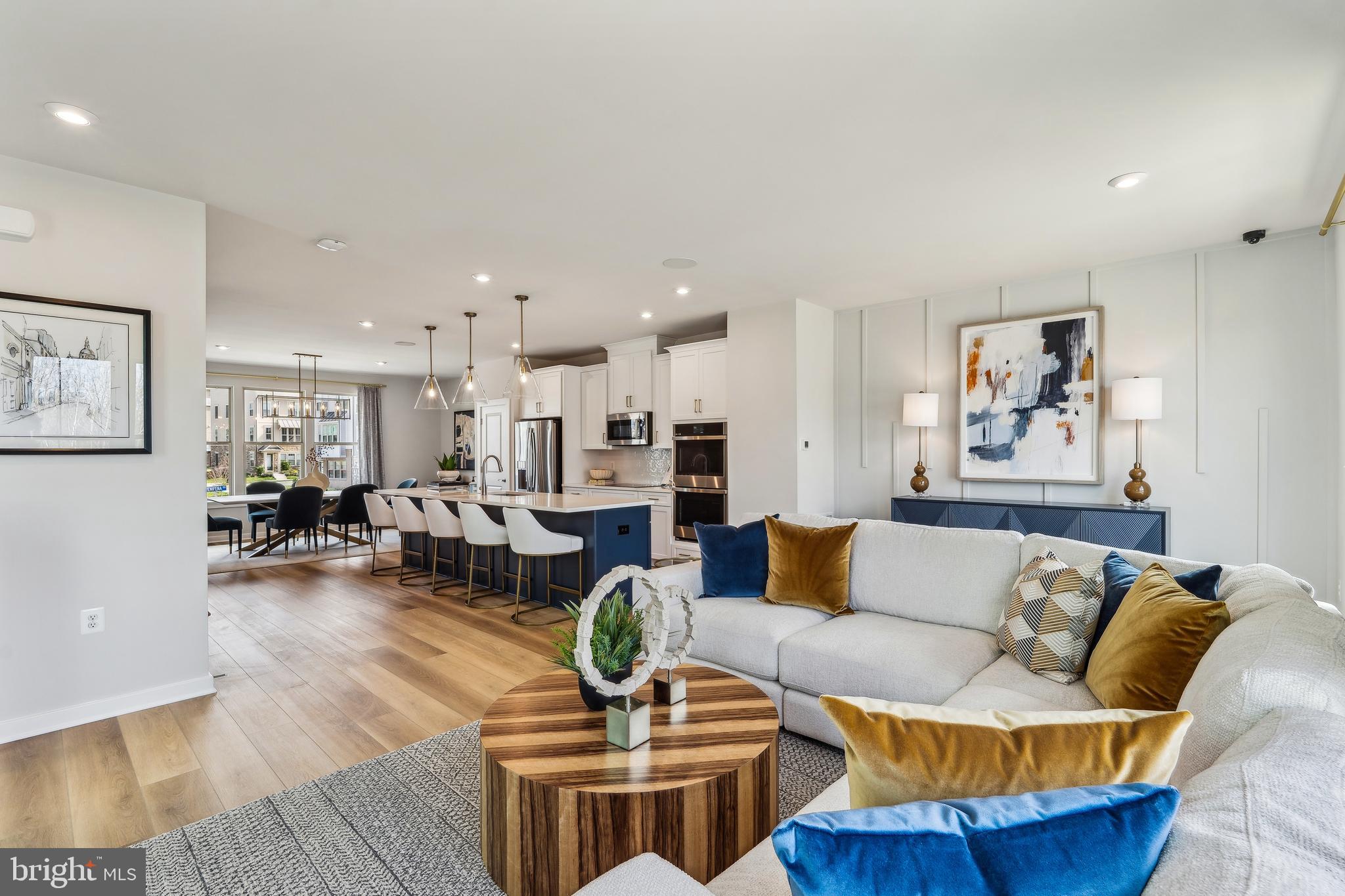 1017 VENIFENA TERRACE SE