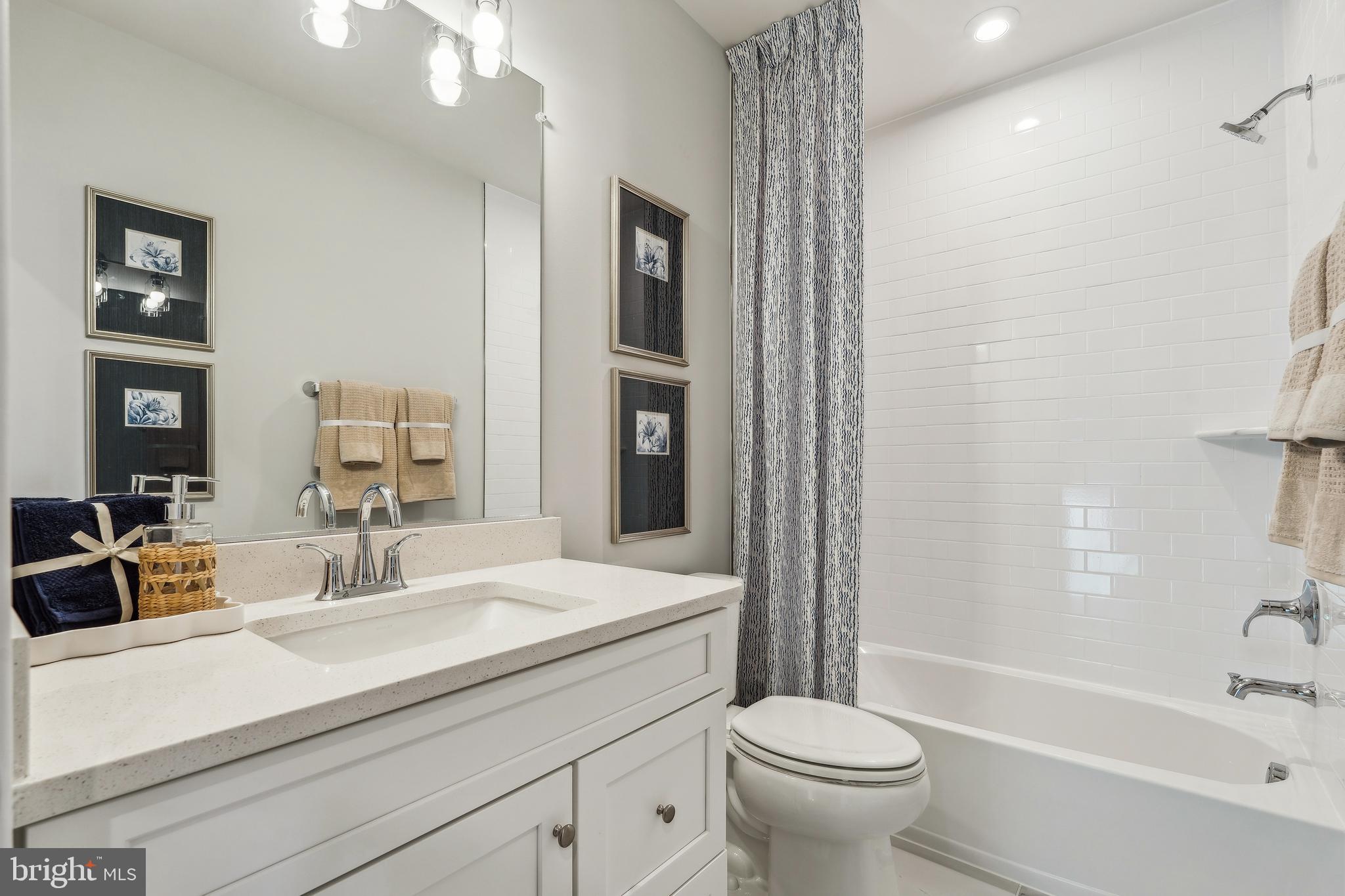 1017 VENIFENA TERRACE SE