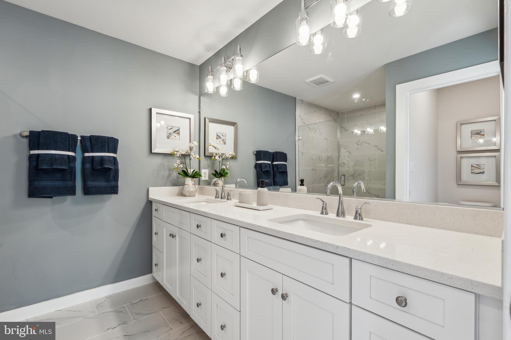 1017 VENIFENA TERRACE SE