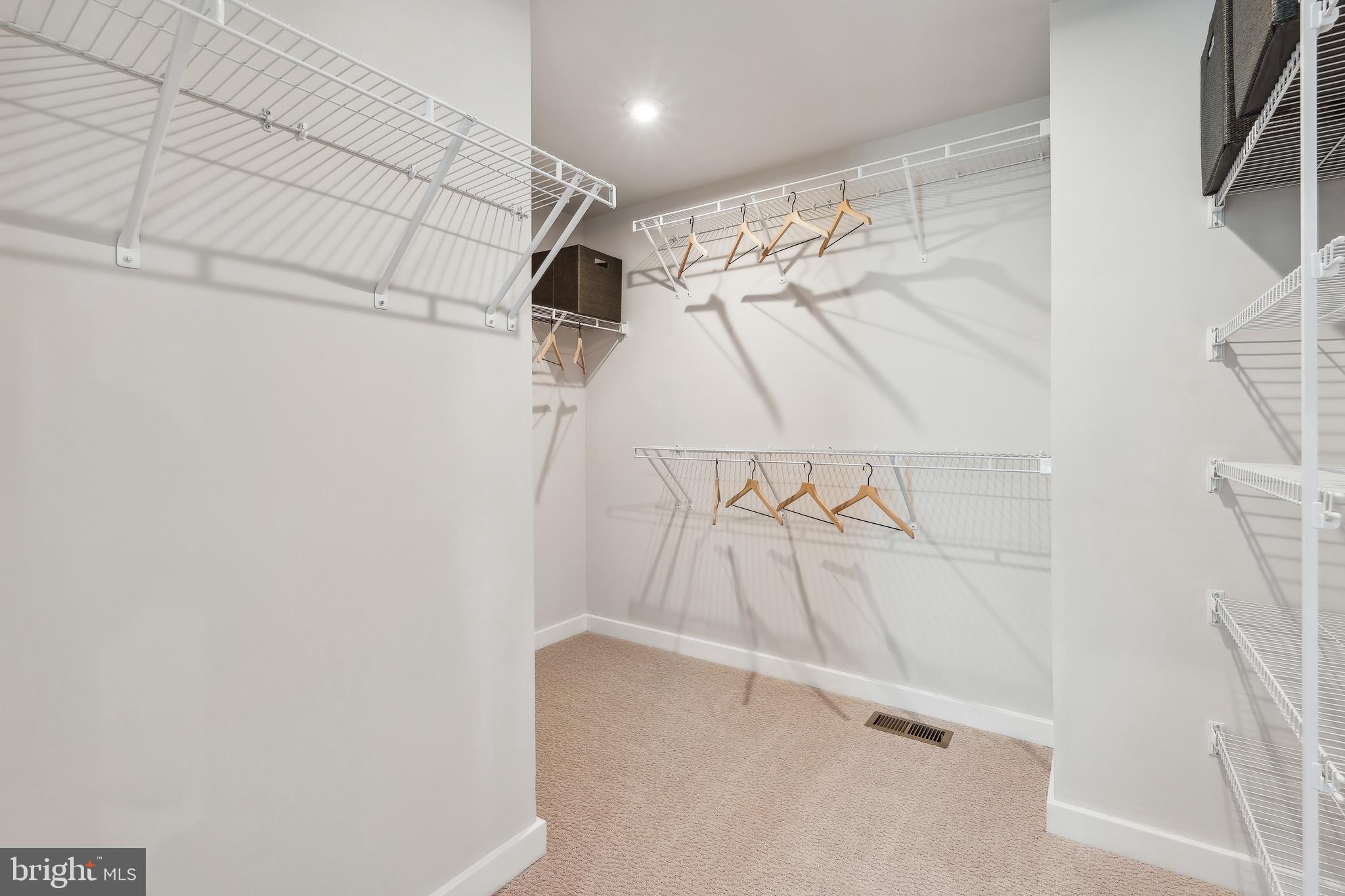 1017 VENIFENA TERRACE SE