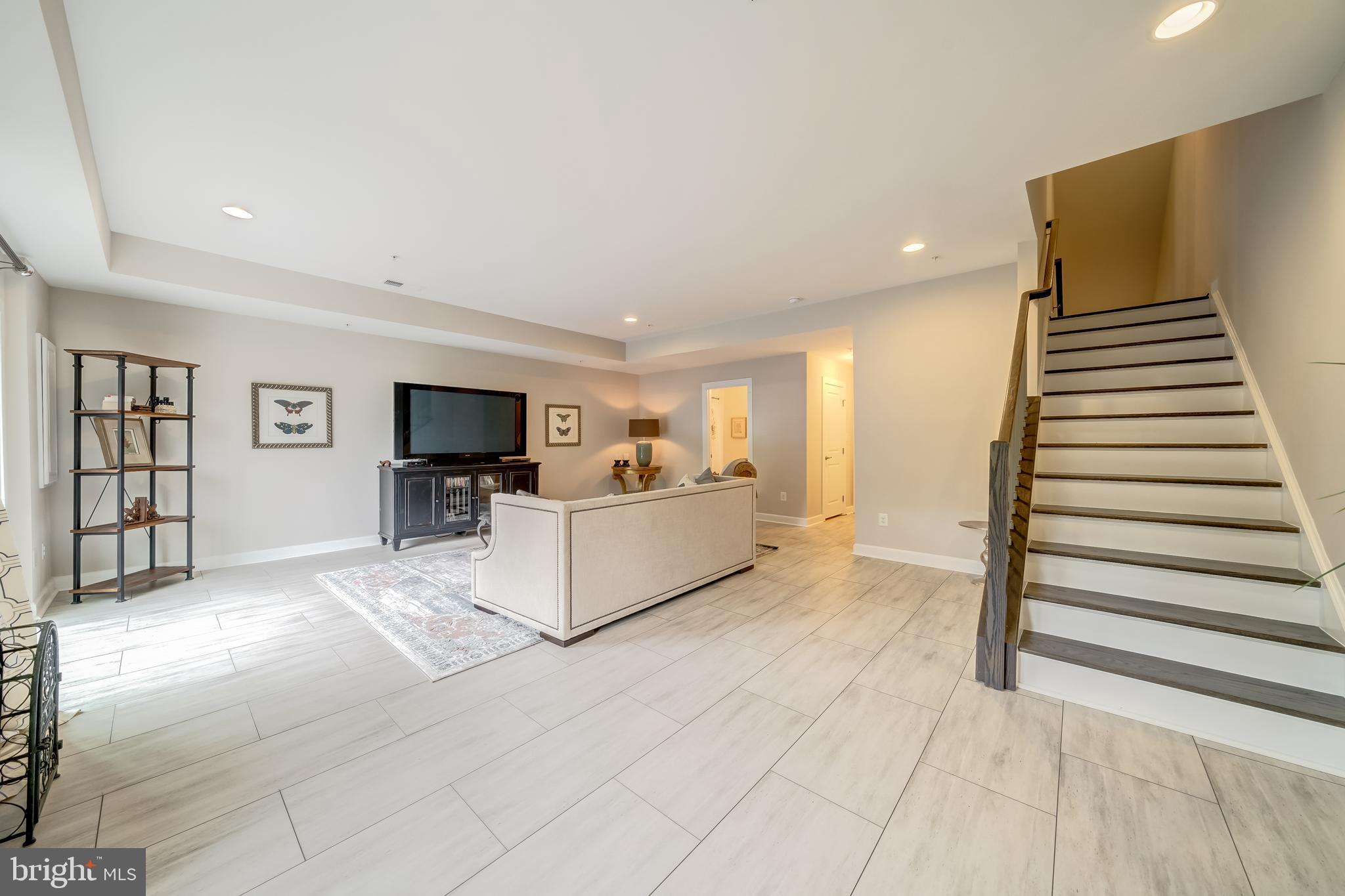 1521 RIBBON LIMESTONE TERRACE SE