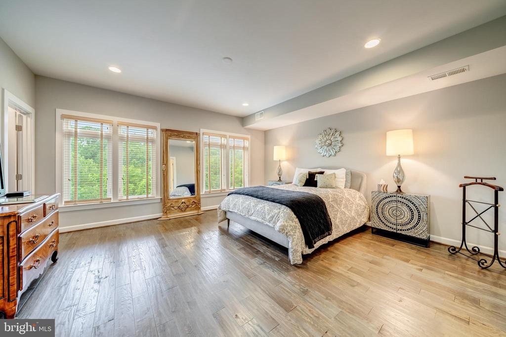 1521 RIBBON LIMESTONE TERRACE SE