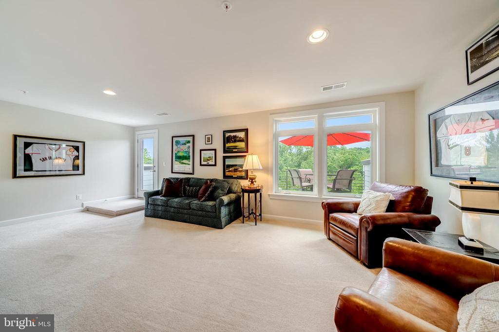 1521 RIBBON LIMESTONE TERRACE SE