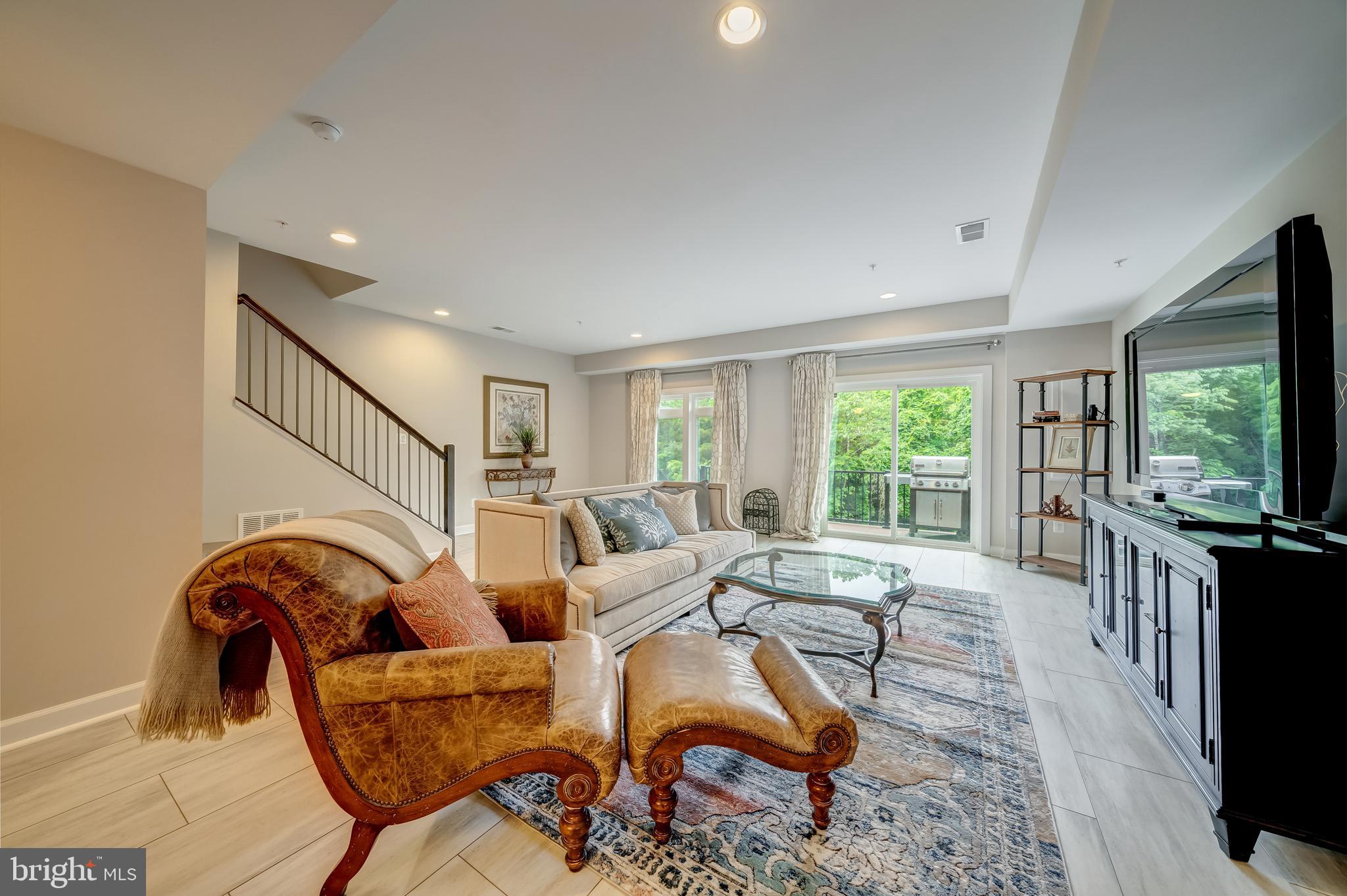 1521 RIBBON LIMESTONE TERRACE SE