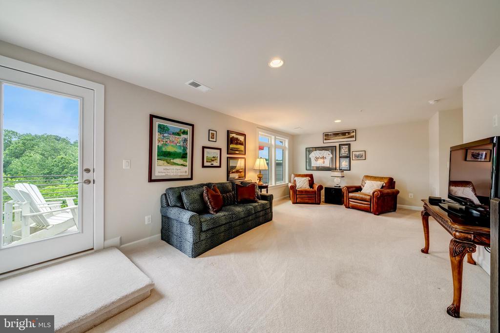 1521 RIBBON LIMESTONE TERRACE SE
