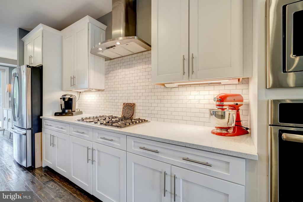 1521 RIBBON LIMESTONE TERRACE SE