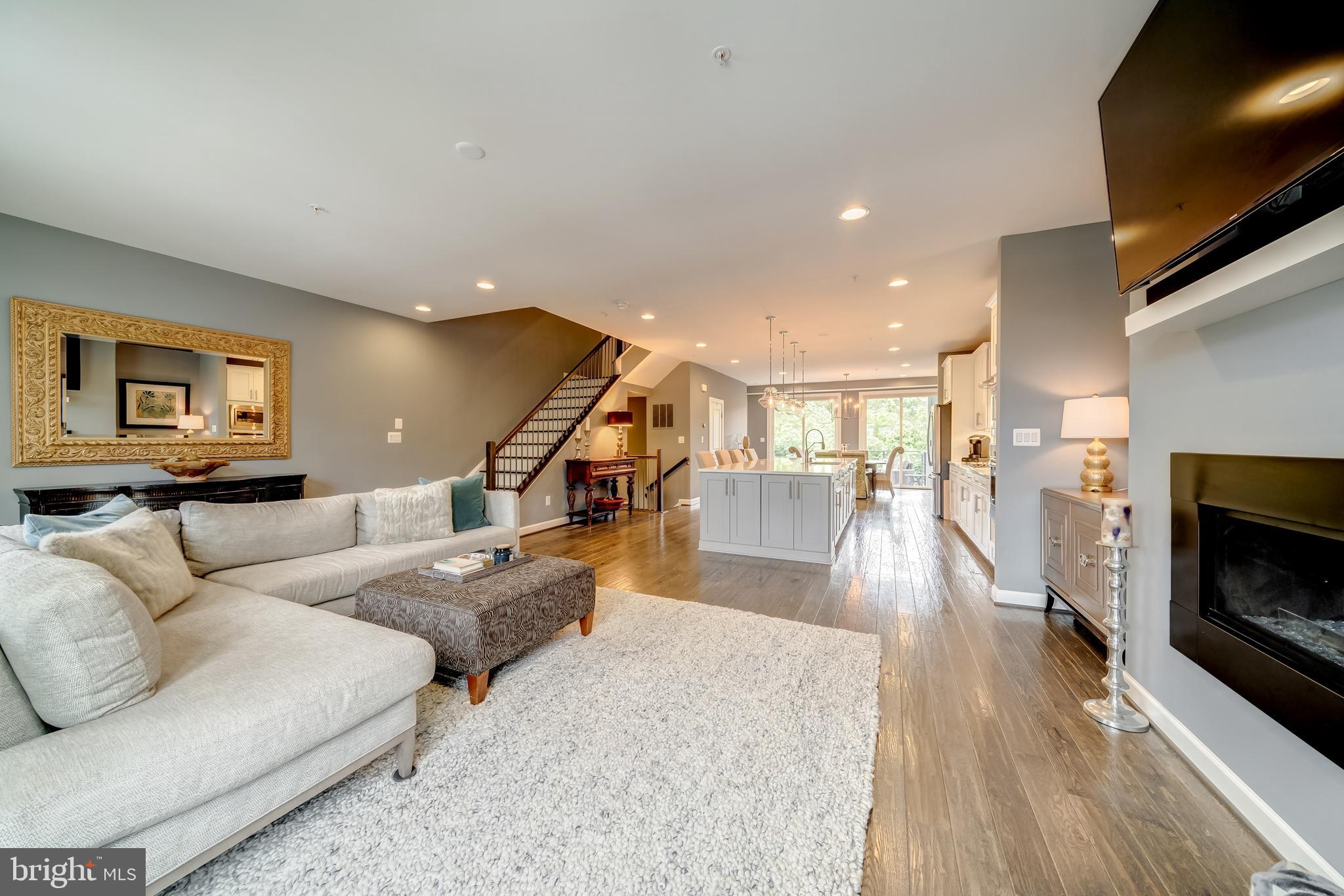 1521 RIBBON LIMESTONE TERRACE SE