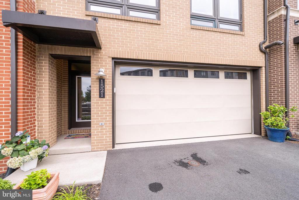 1521 RIBBON LIMESTONE TERRACE SE