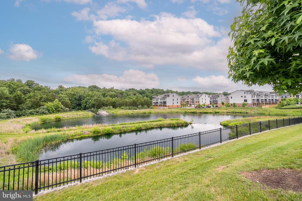 1521 RIBBON LIMESTONE TERRACE SE