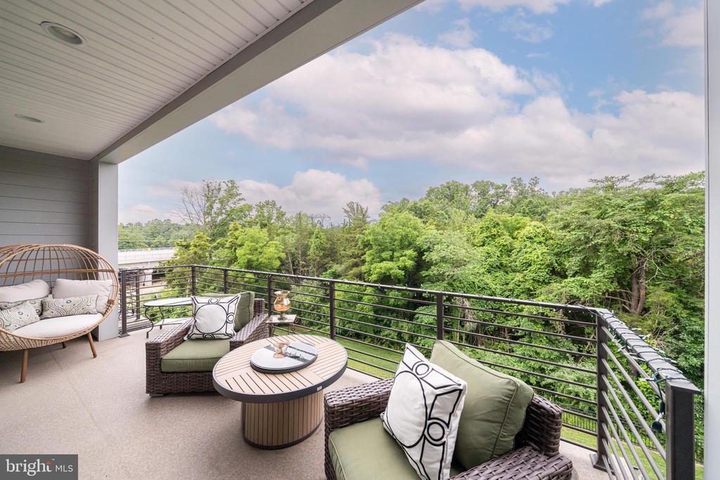 1521 RIBBON LIMESTONE TERRACE SE
