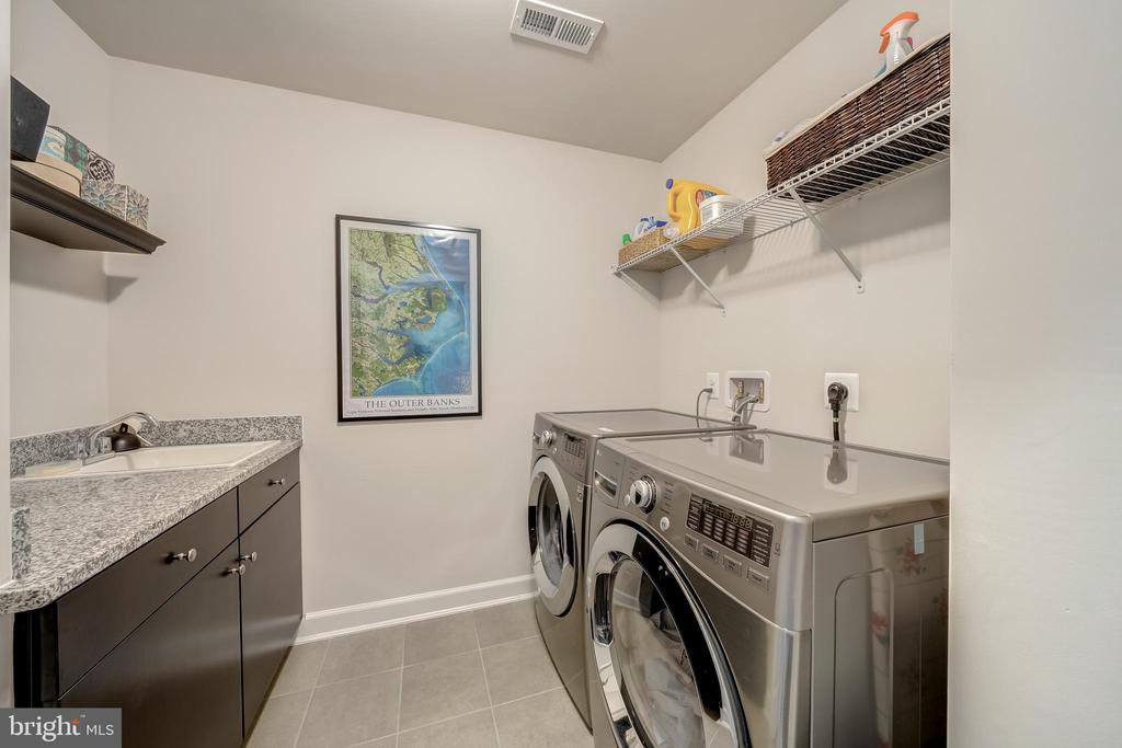 1521 RIBBON LIMESTONE TERRACE SE