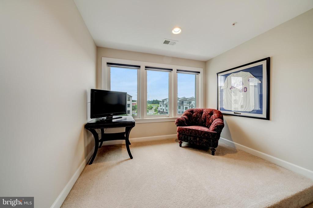 1521 RIBBON LIMESTONE TERRACE SE