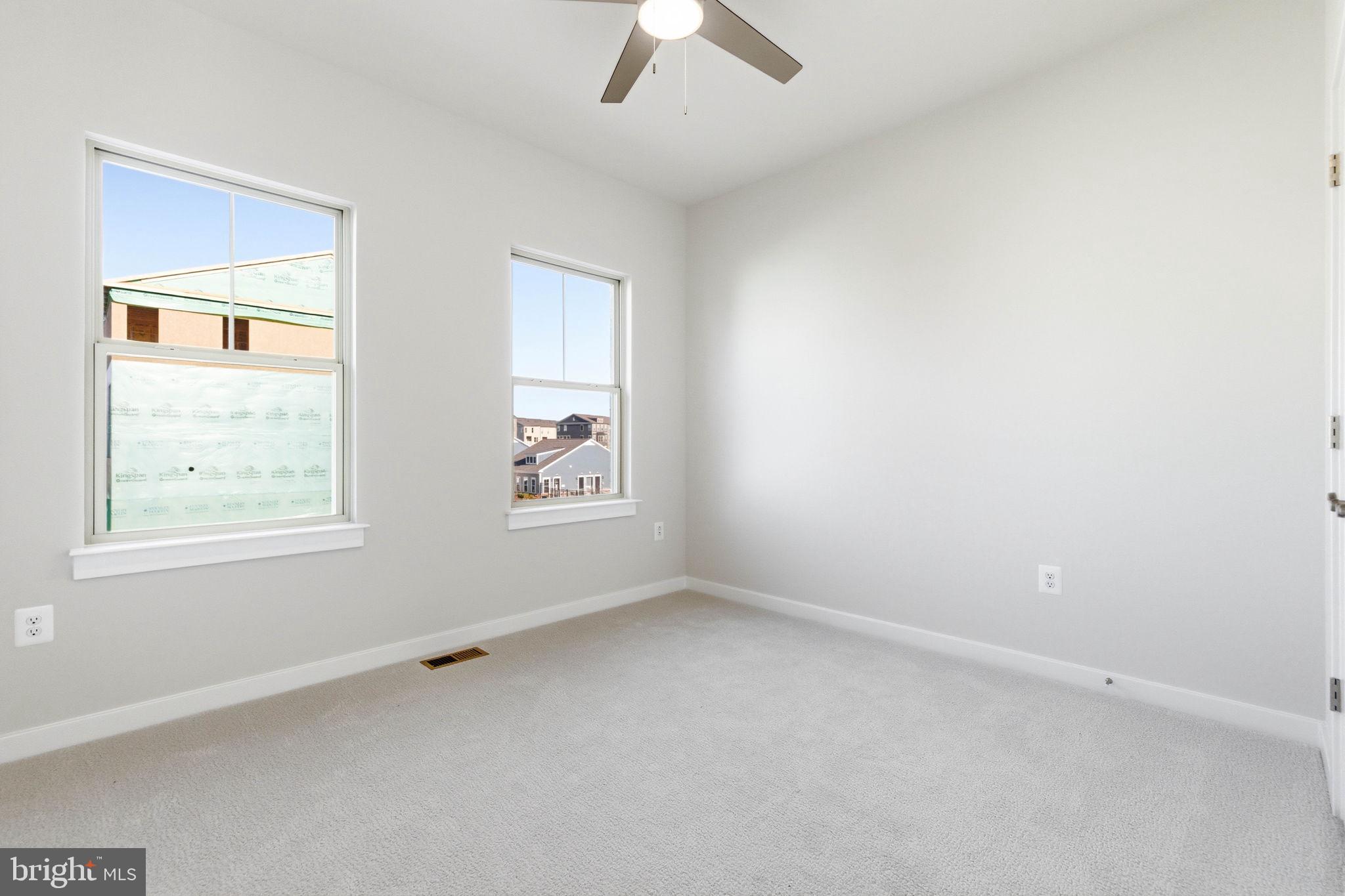 1017 VENIFENA TERRACE SE