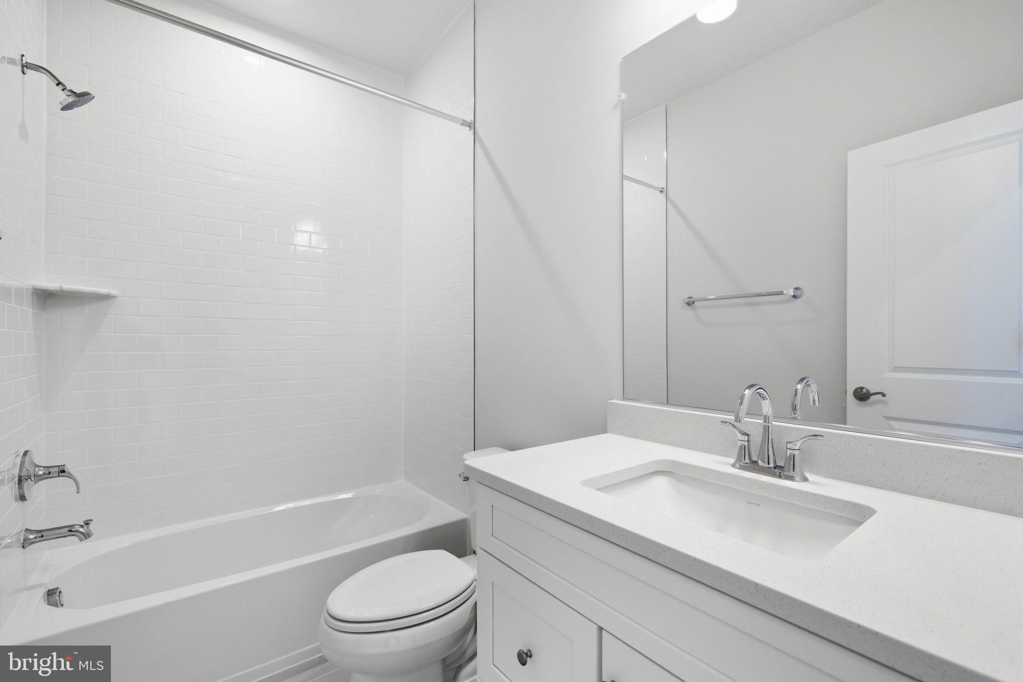 1017 VENIFENA TERRACE SE