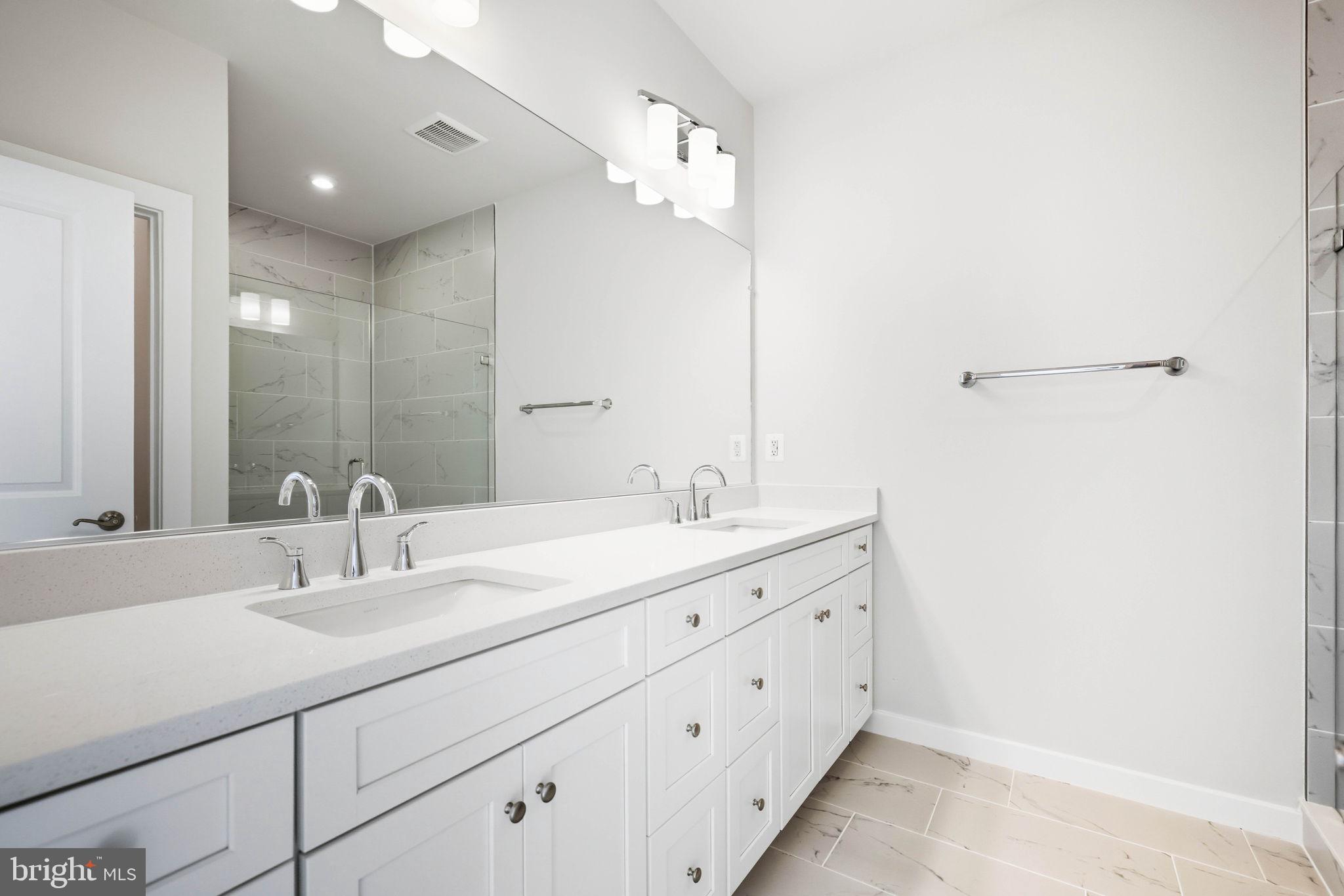 1017 VENIFENA TERRACE SE