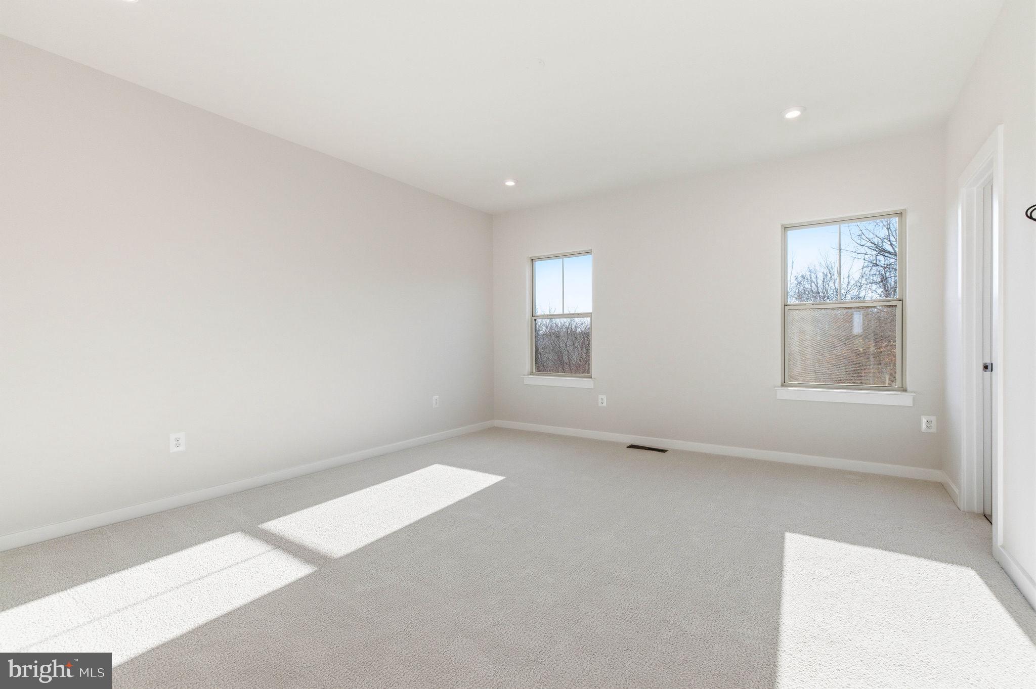 1017 VENIFENA TERRACE SE