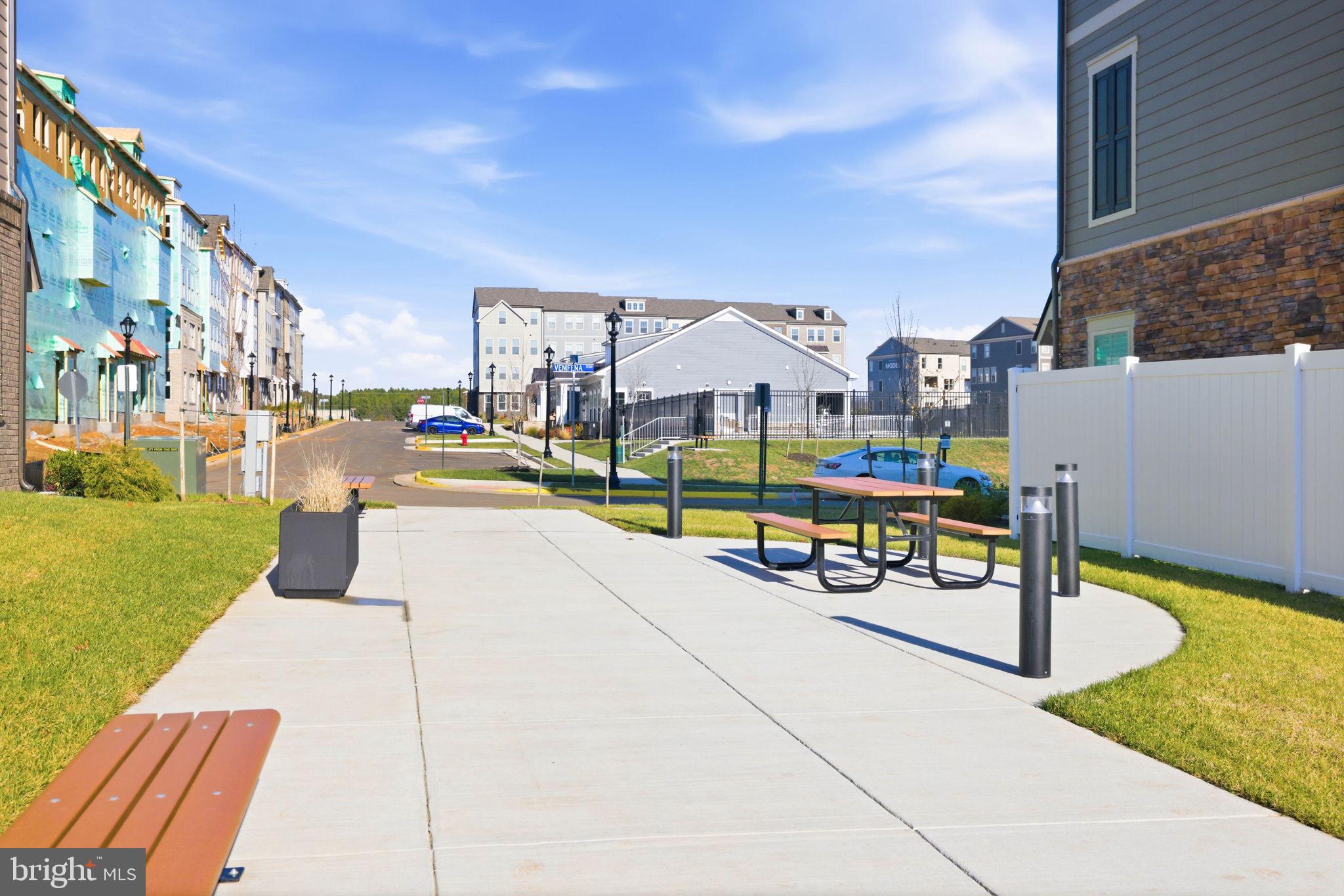 1017 VENIFENA TERRACE SE