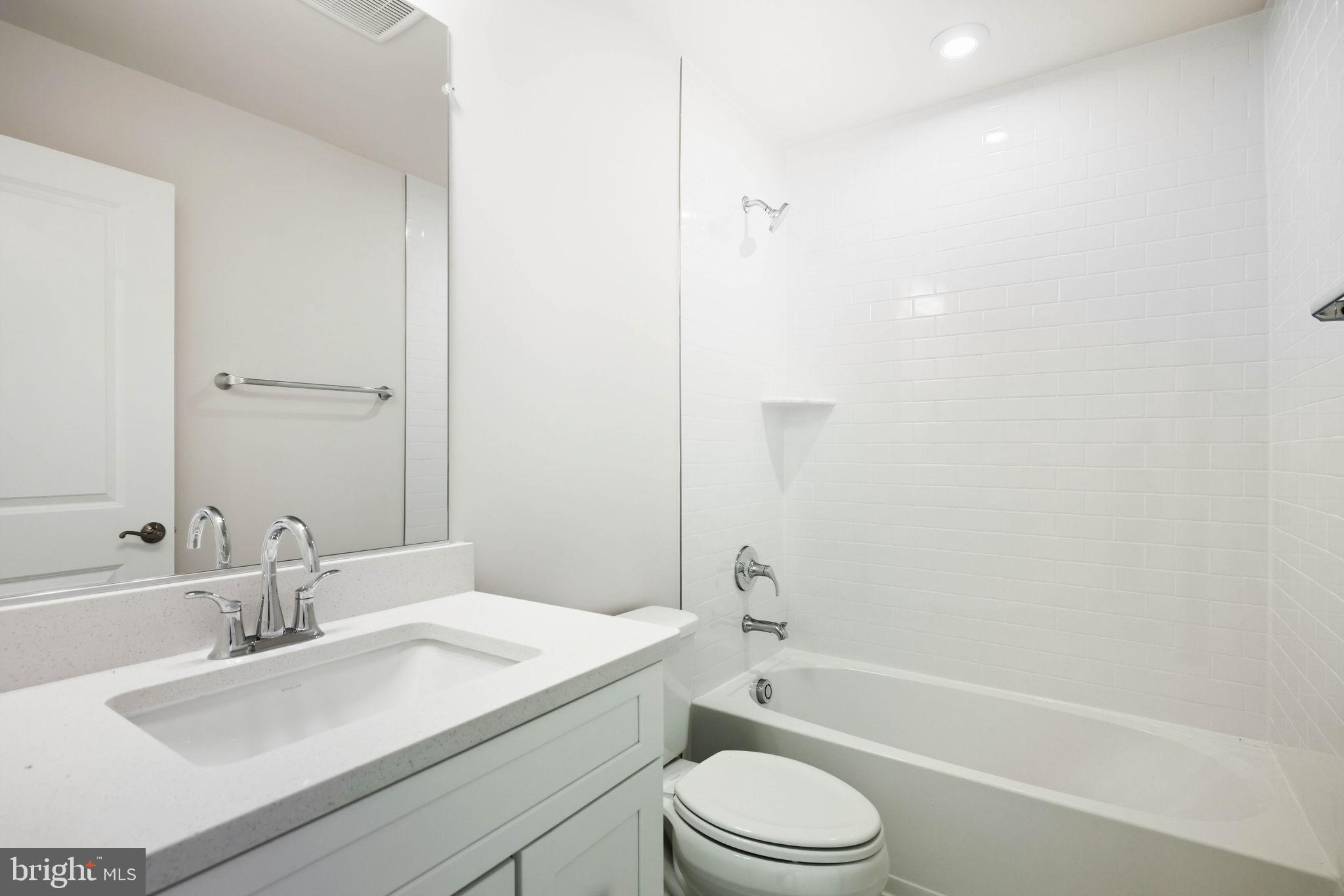 1017 VENIFENA TERRACE SE