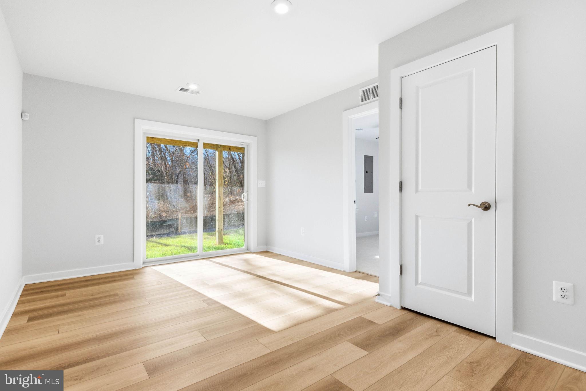 1017 VENIFENA TERRACE SE